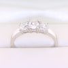 18ct White Gold 1.00ct Round Brilliant Cut 3 Stone Diamond Ring - Image 2